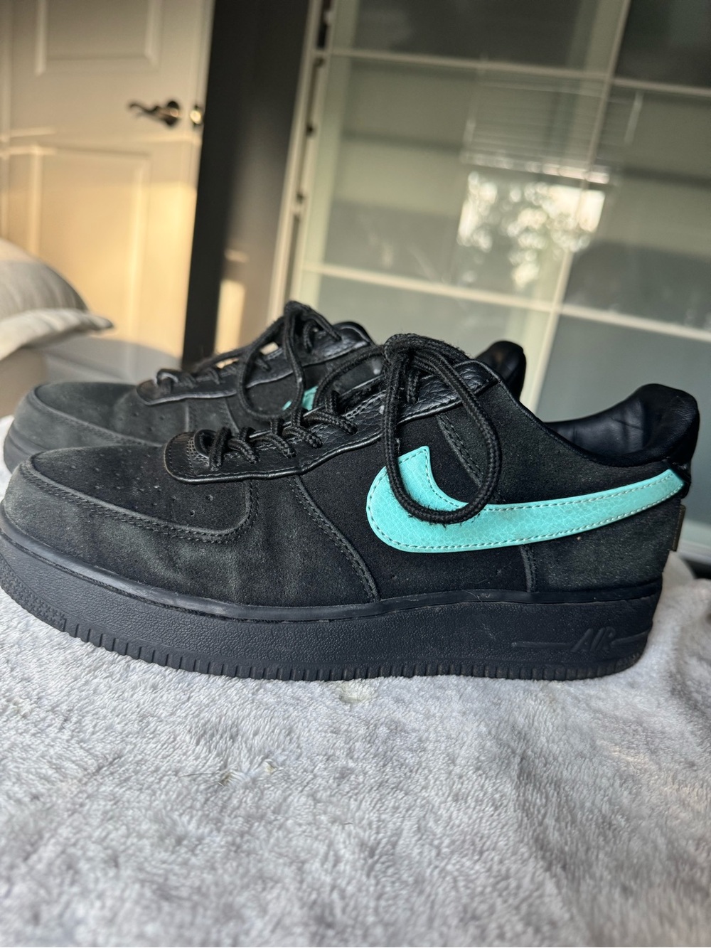 Tiffany/Nike collab Men's Low-Top Black Sneakers with Teal Swoosh not authentic